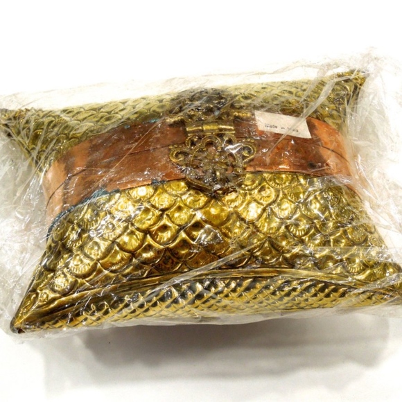 VTG 70's Rare Ornate Brass Copper Pillow Purse - Picture 5 of 5
